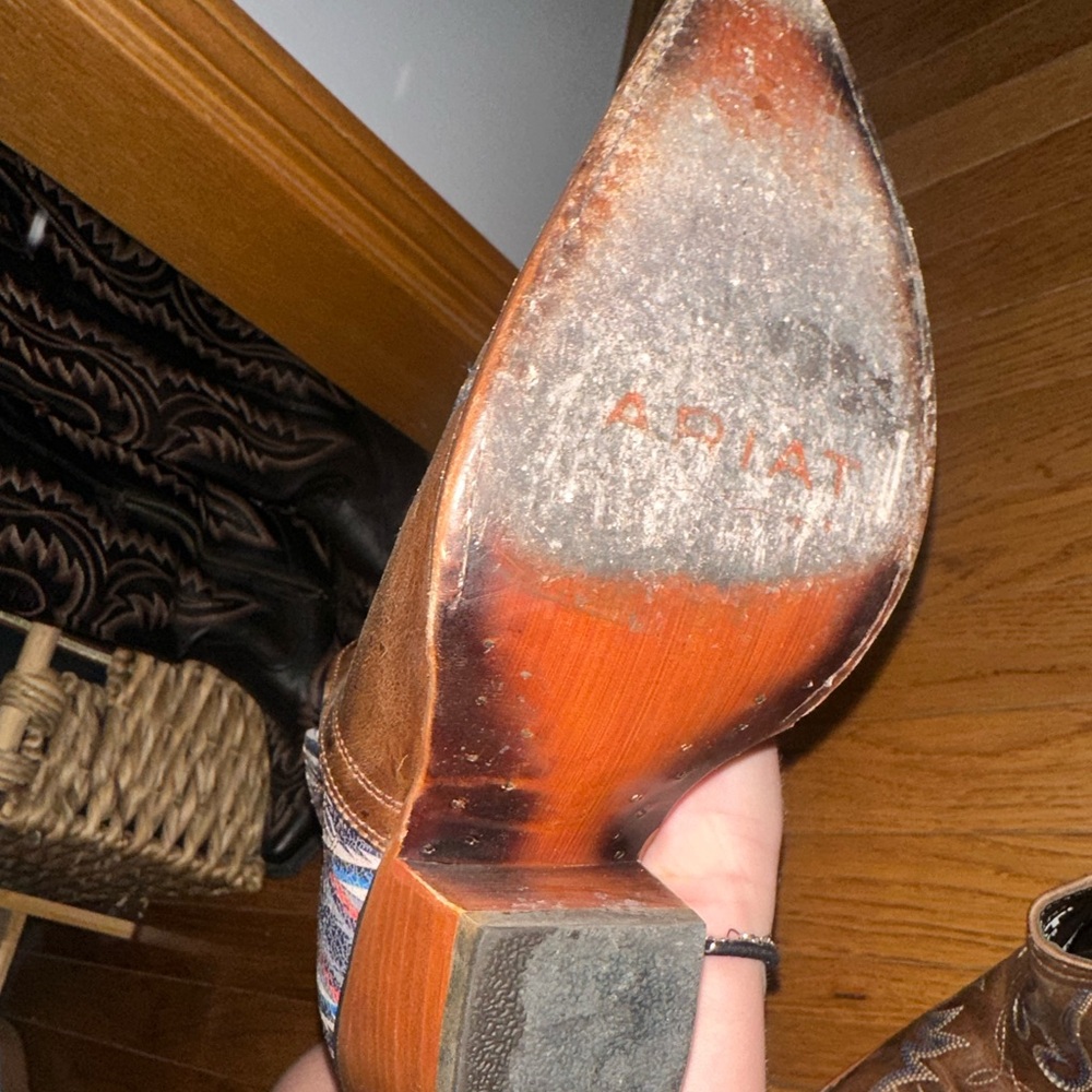 7.5 Ariat Boots! - Picture 8 of 8
